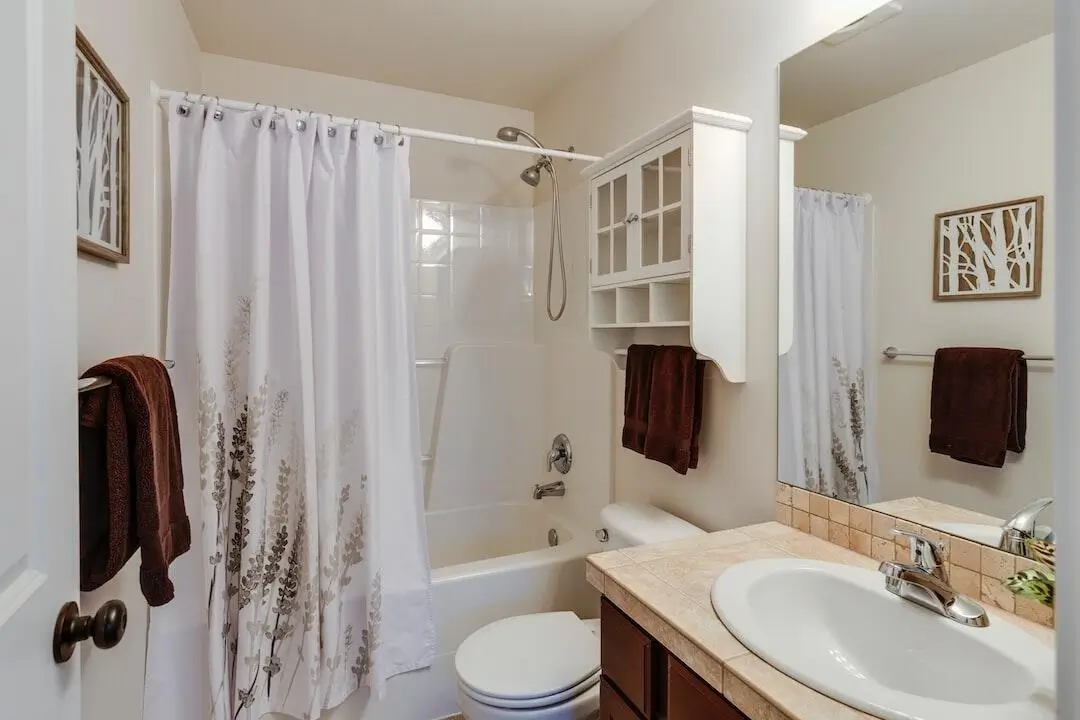 4 Bathroom Cleaning Tips for Denver, CO Vacation Rentals: A Spotless Experience